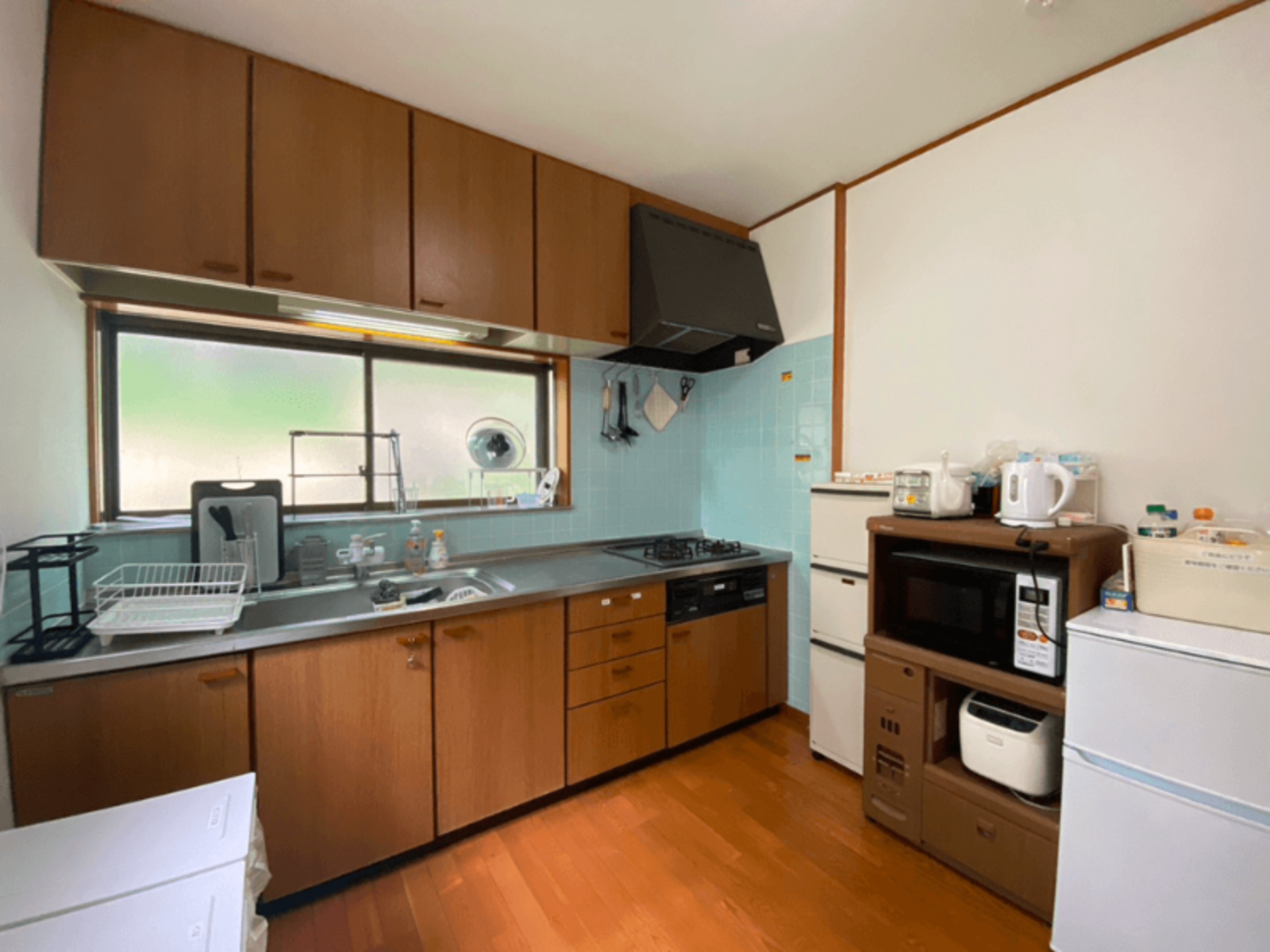 写真：伊豆大島の素泊まり釣り宿「Guesthouse TETSU（ゲストハウステツ）」のキッチン